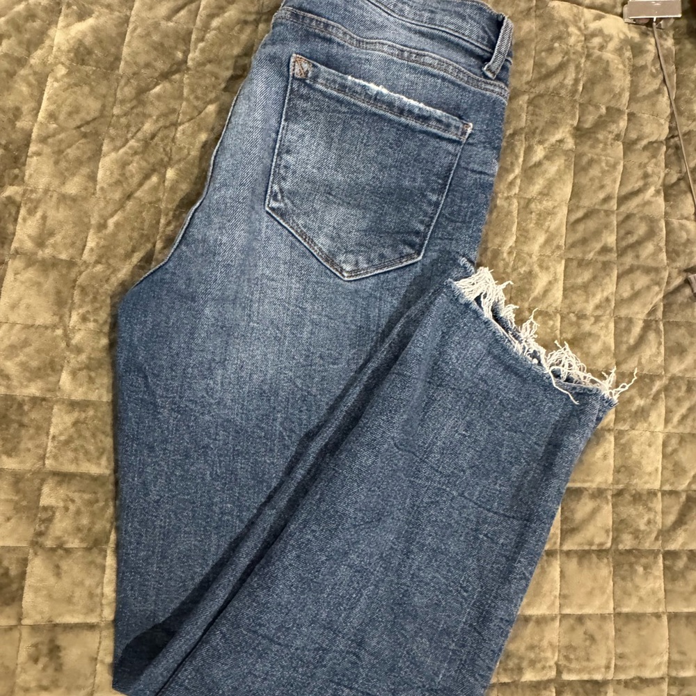 Kensie Blue Ankle Cropped Jeans with Distressed Vintage Style